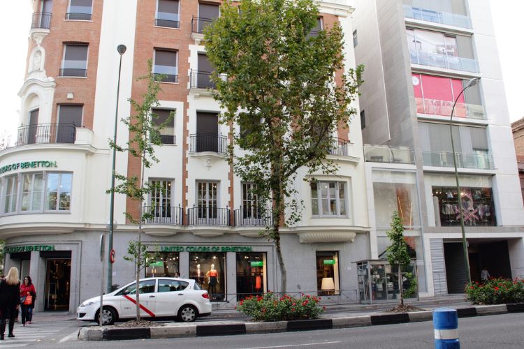 Bâtiment avec parking automatique
