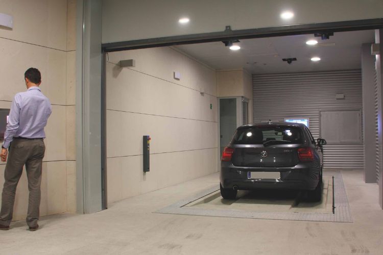 Parking automatique avec plateforme élévatrice