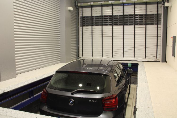 Système de parking avec plateforme mobile